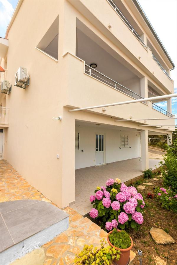 Apartment Ante Ražanj 외부 사진